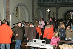 20080229-IMG 9789  das Fernsehteam trifft in Sankt Leonhard ein, wo der Jugendchor geleitet von Sarah Schäfer seinen Auftritt hat........ : 2, Dolles Dorf, Fernsehen, Fussingen, HR
